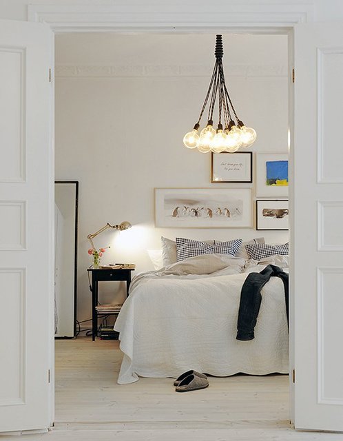 6 Easy ways to make your tiny bedroom look large