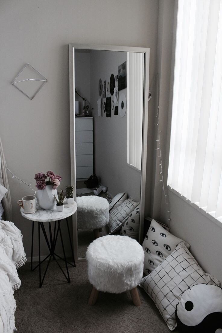 6 Easy ways to make your tiny bedroom look large